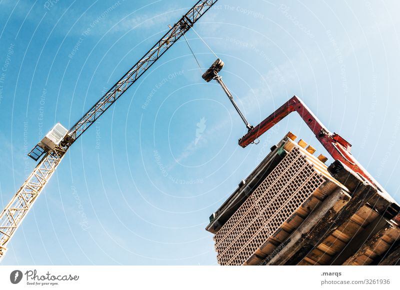 Hochbau Kran Himmel Gewicht Industrie schwer heben Arbeit & Erwerbstätigkeit Wirtschaft Baustelle Arbeitsplatz bauen Hebelkraft Schönes Wetter Froschperspektive