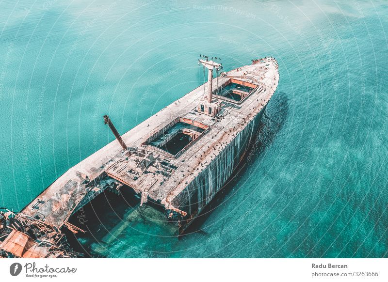 Luftaufnahme des alten Schiffbruch-Geisterschiffes Umwelt Natur Landschaft Wasser Sommer Schönes Wetter Wellen Küste Meer Verkehr Fahrzeug Schifffahrt