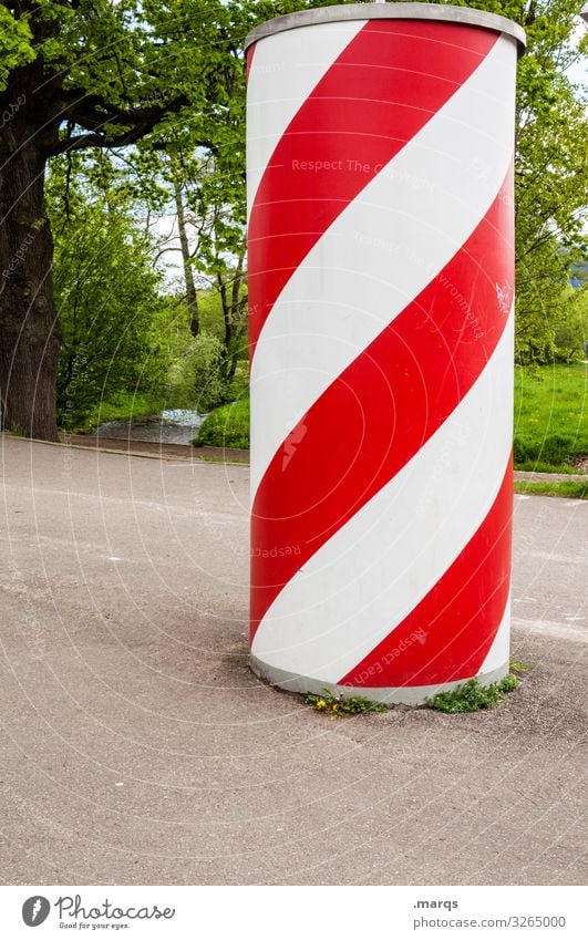 Litfaßsäule Werbebranche Natur Streifen rot weiß Beratung Farbe Kommunizieren Information Werbung Farbfoto Außenaufnahme Muster Menschenleer Textfreiraum rechts