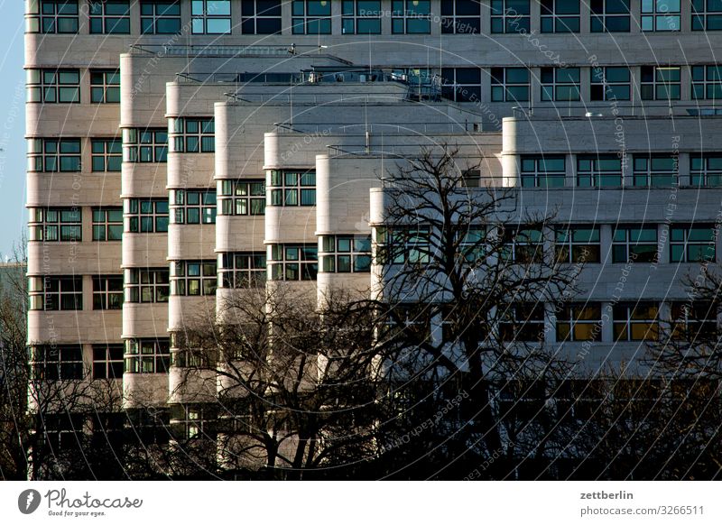 Schellhaus Berlin Architektur Bauhaus Büro Etage Fassade Fenster Gebäude Haus Menschenleer Vorderseite schell haus schellhaus shell haus shellhaus