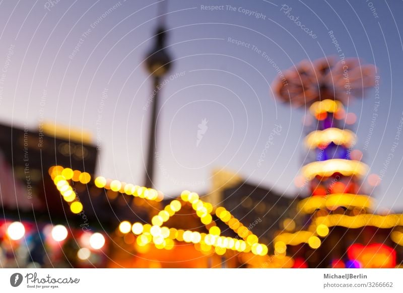 Weihnachtsmarkt in Berlin, bewußt unscharf fotografiert Winter Weihnachten & Advent Sehenswürdigkeit Wahrzeichen Berliner Fernsehturm Alexanderplatz mehrfarbig