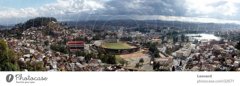 Antananarivo 2 Stadt Panorama (Aussicht) Gebäude Haus Hügel Wolken Sonnenuntergang Baum Palast Horizont See Park Afrika Moral Berge u. Gebirge Stadium groß