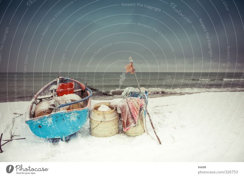 Tiefe Bläue, weißes Land ruhig Strand Meer Insel Winter Schnee Umwelt Natur Landschaft Urelemente Himmel Wolkenloser Himmel Horizont Küste Ostsee Fischerboot