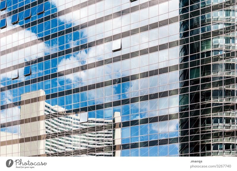 Spiegelnde Fassade Glasfassade Fenster Himmel Wolken Schönes Wetter Reflexion & Spiegelung Gebäude Bauwerk Architektur Stadt Hochhaus