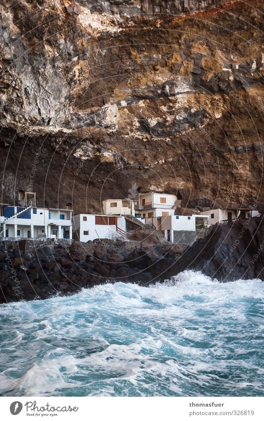 Fluchtpunkt Ferien & Urlaub & Reisen Ausflug Abenteuer Sommer Erde Wasser Schönes Wetter Sturm Felsen Schlucht Wellen Küste Bucht Fjord Riff Meer Insel