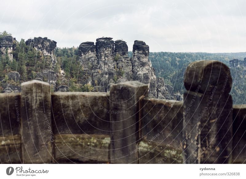 Gegenüber Ferien & Urlaub & Reisen Tourismus Ausflug Abenteuer Ferne Freiheit Sightseeing Berge u. Gebirge wandern Umwelt Natur Landschaft Wald Felsen Mauer