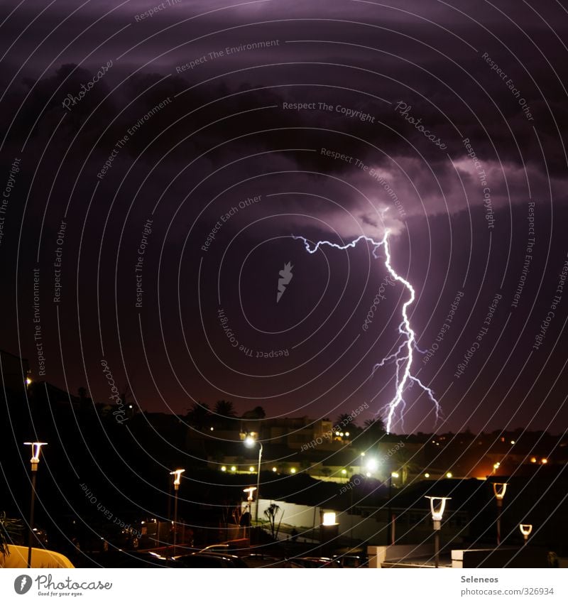 little thunderstorm Umwelt Natur Himmel Wolken Nachthimmel Horizont Sturm Gewitter Blitze Kleinstadt Stadt Haus Gebäude hell Farbfoto Außenaufnahme Menschenleer