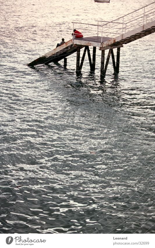 Seehafen Anlegestelle Wasserfahrzeug Meer Portwein Mensch quai Hafen Treppe schreiten water sea harbour young stair