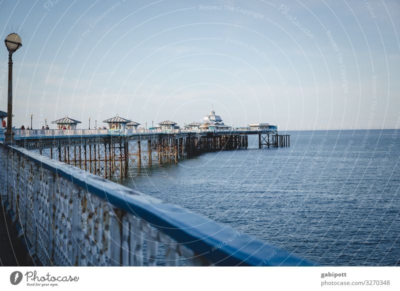 Llandudno Pier, Wales United Kingdom Great Britain Meer Küste Menschenleer Außenaufnahme Wasser Farbfoto Sonnenlicht Tag Schönes Wetter Sommer