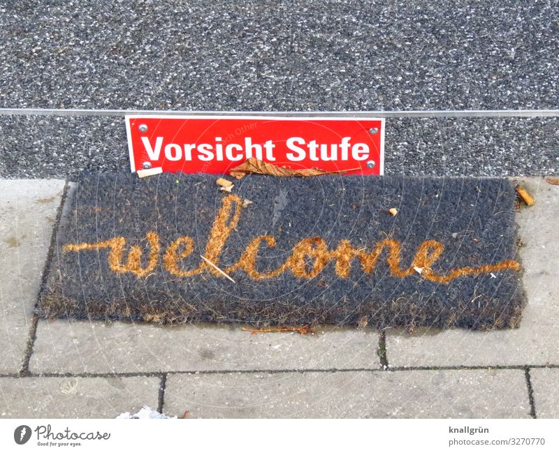 welcome Treppe Eingang Schriftzeichen Schilder & Markierungen Hinweisschild Warnschild Kommunizieren Freundlichkeit gold grau rot weiß Schutz Gastfreundschaft