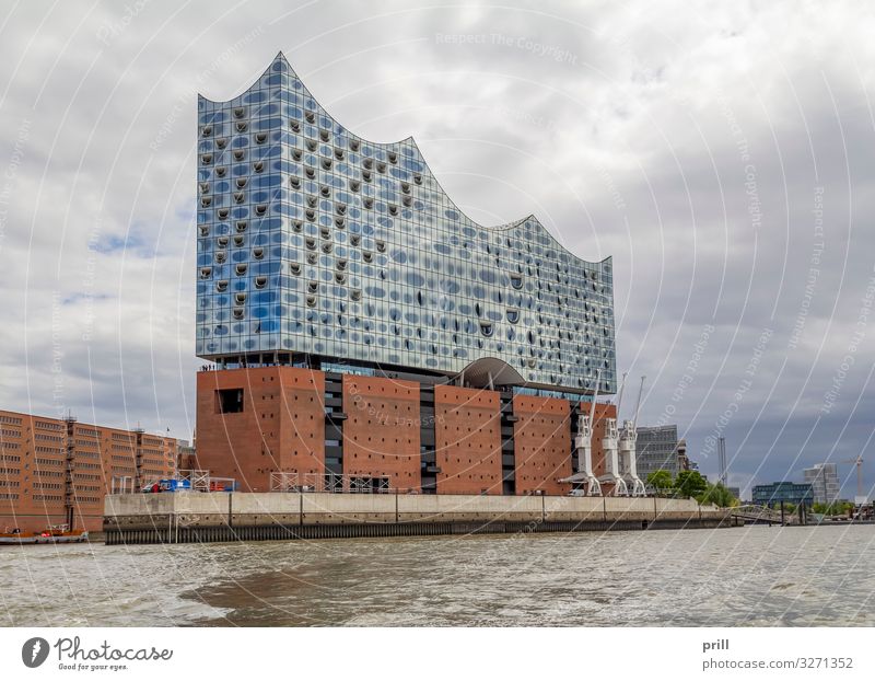 around Port of Hamburg Tourismus Wasser Küste Bach Fluss Stadt Hafenstadt Bauwerk Gebäude Architektur Wahrzeichen außergewöhnlich Elbphilharmonie