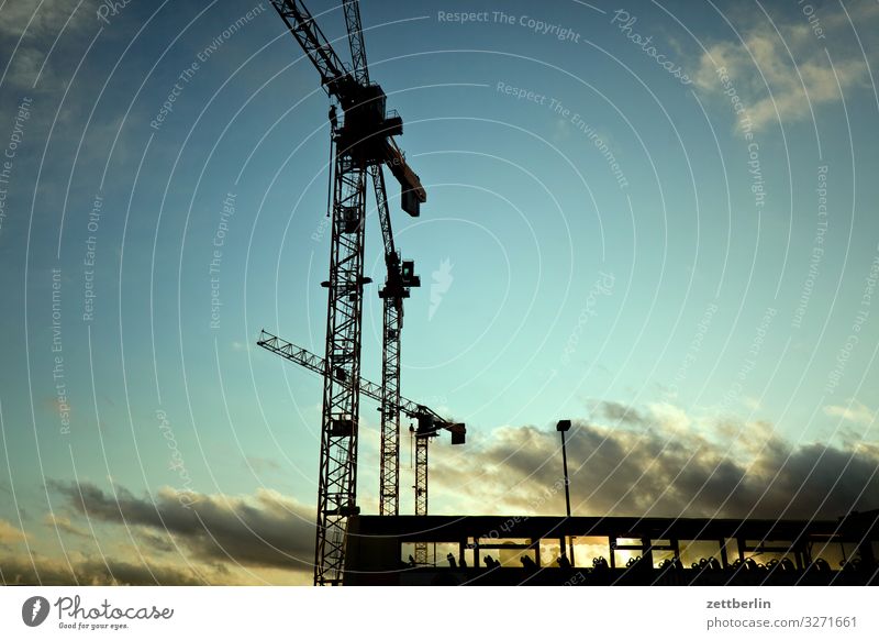 Baustelle mit Bus Abend Architektur Berlin Großstadt Deutschland Dämmerung Hauptstadt Haus Himmel Himmel (Jenseits) Stadtzentrum Berlin-Mitte Skyline Tourismus