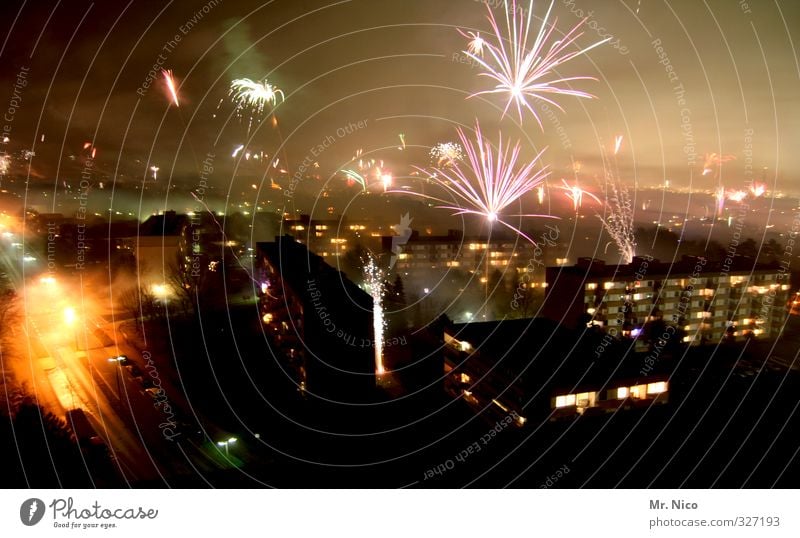 *700* - knaller Lifestyle Nachtleben Party Feste & Feiern Silvester u. Neujahr Stadt Skyline Hochhaus Freude Glück Feuerwerk Licht Langzeitbelichtung Winter