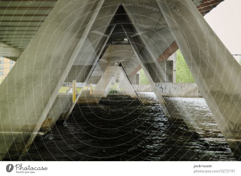 Ansichten unter einer Brücke Architektur Fluss Havel Brückenpfeiler außergewöhnlich fantastisch groß lang unten Stimmung Einigkeit gleich Surrealismus Symmetrie