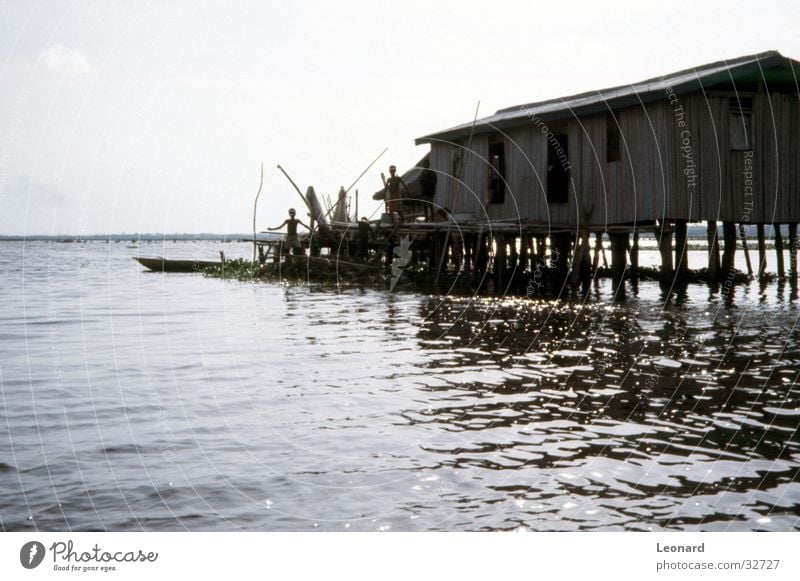 Pfahlbau Haus Afrika See Wasserfahrzeug Mensch historisch boat man lake water africa benin