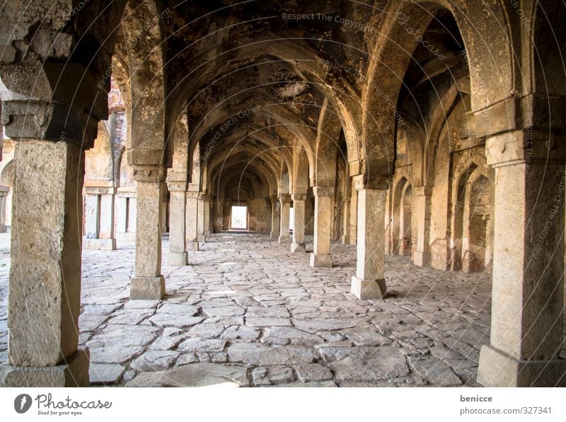 Tempelpfeiler Denkmal Ruine Säule Kirche Indien Delhi Reisefotografie Bauwerk Haus Vergangenheit ruhig Menschenleer Unbewohnt alt historisch Burg oder Schloss