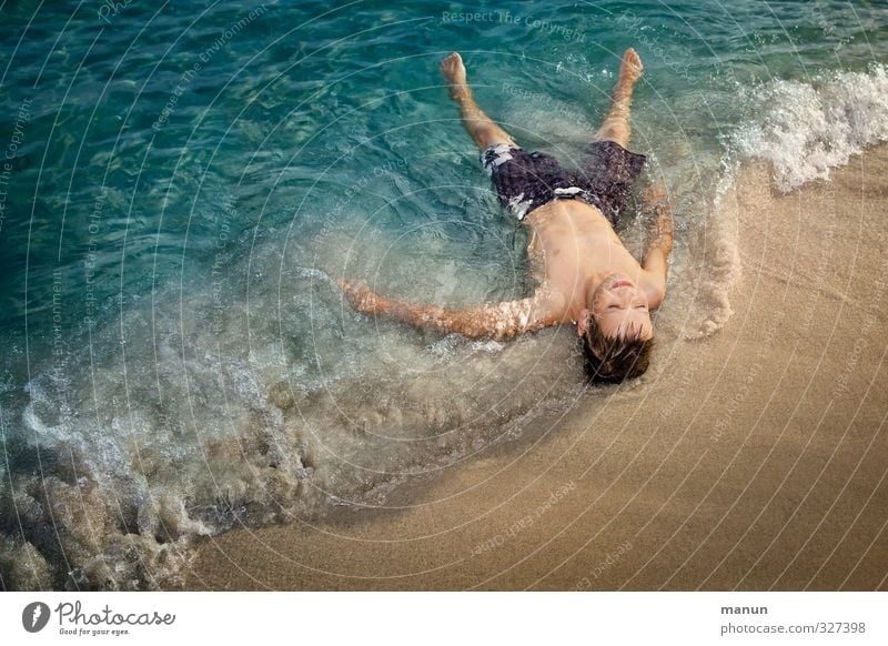 Badesaison Wohlgefühl Erholung Ferien & Urlaub & Reisen Sommer Sommerurlaub Sonne Sonnenbad Strand Meer Wellen Wassersport Schwimmen & Baden Badenixe Mensch