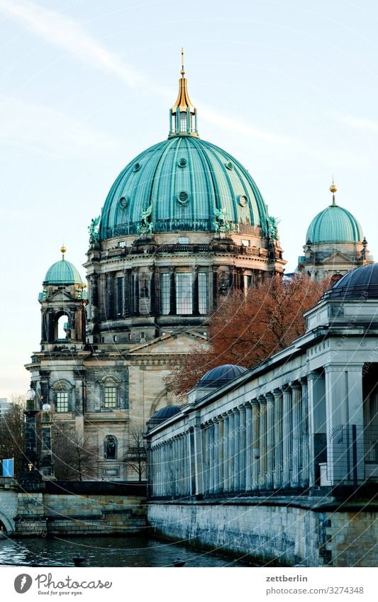 Berliner Dom Architektur Oberpfarrkirche zu Berlin Großstadt Deutschland Hauptstadt Himmel Himmel (Jenseits) Stadtzentrum Religion & Glaube Kirche Christentum