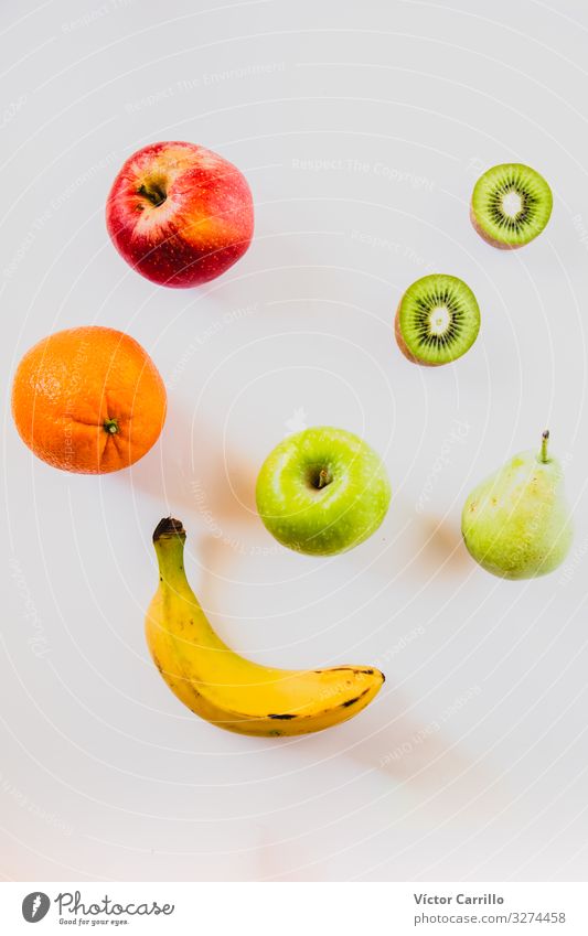 Stilleben frischer Früchte mit weißem Hintergrund Lebensmittel Frucht Apfel Orange Essen Frühstück Mittagessen Abendessen Vegetarische Ernährung Diät