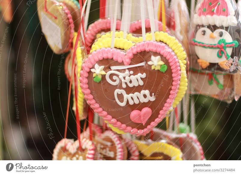 Lebkuchenherzen an Marktstand. Für Oma Lebensmittel Süßwaren Ausflug Feste & Feiern Oktoberfest Jahrmarkt Freude Vertrauen Verschwiegenheit Warmherzigkeit