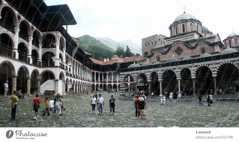 Rila Kloster 2 Religion & Glaube Bauwerk Kultur Kunst Europa Tourist Mensch Panorama (Aussicht) Orthodoxie Gotteshäuser bulgaria church monastery monastic monk