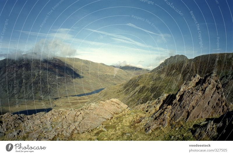 Unberührte Bergwildnis Sightseeing Berge u. Gebirge Natur Landschaft Felsen Gipfel blau grün Fernweh Wildnis Bergkamm Bergkette snowdonia Großbritannien Wales