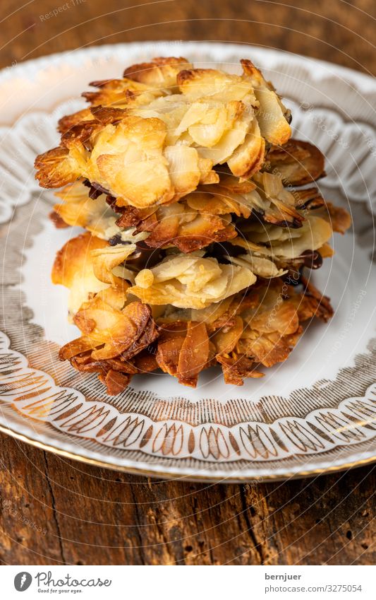 Florentiner Kekse auf einem Teller Frucht Kuchen Dessert Schokolade Reichtum elegant Weihnachten & Advent Holz dunkel einfach lecker braun Tradition florentiner