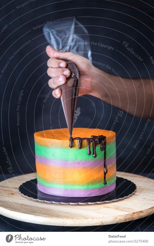 Halloween-Kuchen aus Schokolade und Fondant Dessert Freude Gesicht Dekoration & Verzierung Feste & Feiern Kultur Herbst Holz lecker schwarz Angst Entsetzen