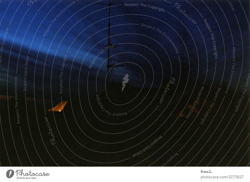 Nacht Hamburg Hafenstadt Menschenleer Haus Fabrik Dach dunkel schön Wärme blau Himmel Antenne Fenster Farbfoto Textfreiraum rechts Textfreiraum oben