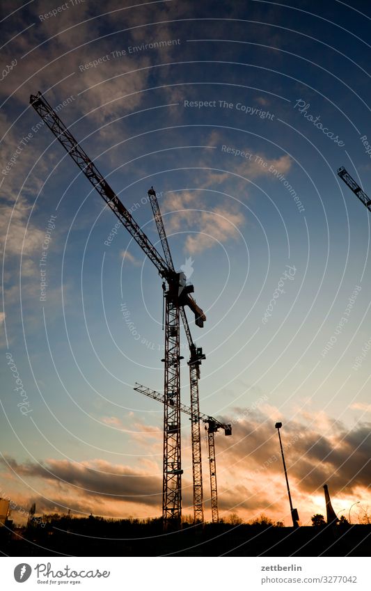 Baustelle am Feierabend Abend Architektur Berlin Großstadt Deutschland Dämmerung Hauptstadt Haus Himmel Himmel (Jenseits) Stadtzentrum Berlin-Mitte Skyline