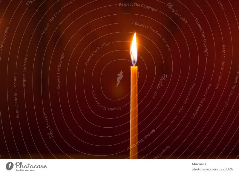 Kerze in der ?rthodoxen Kirche Feste & Feiern Denkmal dunkel hell Religion & Glaube Massenvernichtung Licht Flamme Hintergrund Symbole & Metaphern Feuer glühen