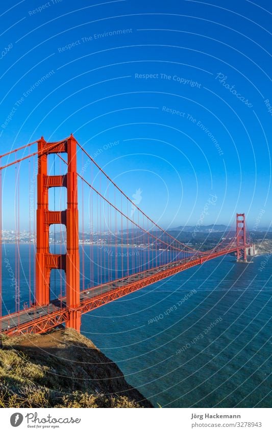 San Francisco Golden Gate Bridge im späten Nachmittagslicht Brücke Stimmung Kalifornien USA amerika KFZ Abenddämmerung San Francisco Bay Schwarzweißfoto