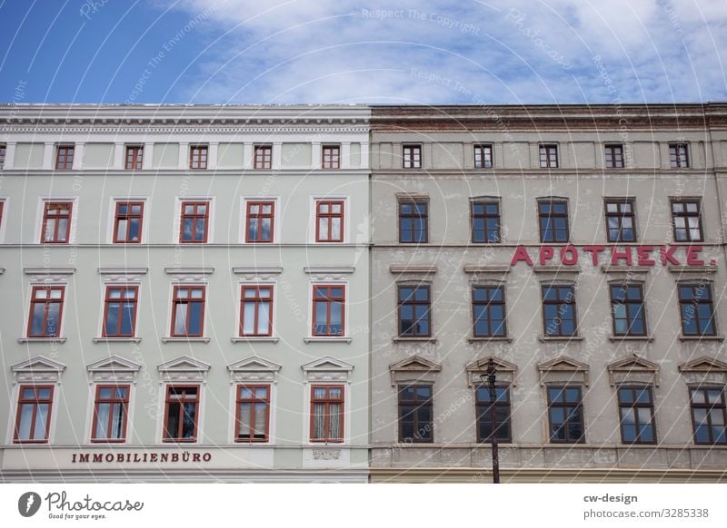 Nachher Vorher Schönes Wetter Kleinstadt Stadt Stadtzentrum Stadtrand Altstadt Fußgängerzone Traumhaus Bauwerk Gebäude Architektur Apotheke Immobilienbüro