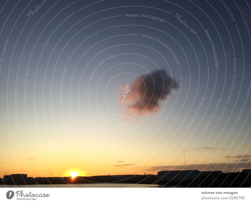 Achtung: Sonnenuntergangalarm Umwelt Natur Urelemente Luft Himmel Wolken Gewitterwolken Herbst Klimawandel Wetter Schönes Wetter Küste Seeufer Fjord Fischerdorf