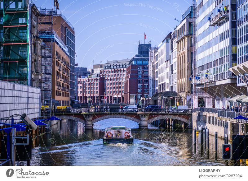 Hamburg Verkehr Verkehrswege Schifffahrt Binnenschifffahrt Passagierschiff Kreuzfahrtschiff Wasserfahrzeug Hafen Abenteuer Bewegung Erfahrung Freizeit & Hobby