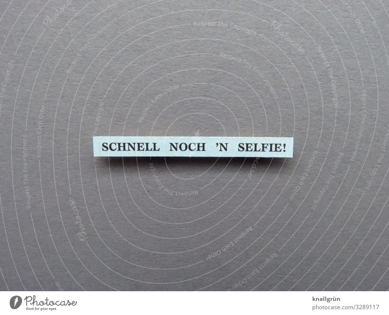 Schnell noch ein Selfie! Lifestyle Jugendliche Fotografie Handy Technik & Technologie Mensch Darstellung Mitteilung Zeitgeist Porträt Instagram Follower liken