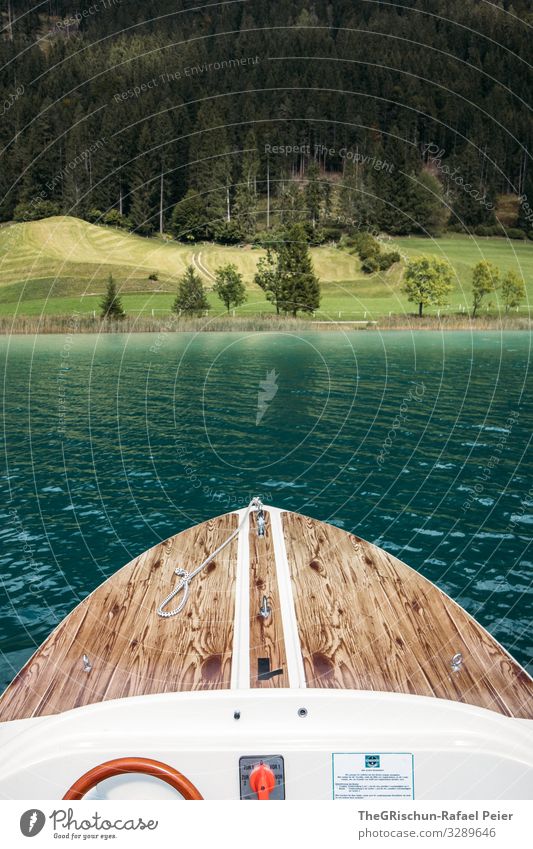 Schiff ahoi Natur braun grün türkis weiß Wasserfahrzeug Schifffahrt See Baum Wald Wiese lenken Ferien & Urlaub & Reisen Farbfoto Außenaufnahme Menschenleer