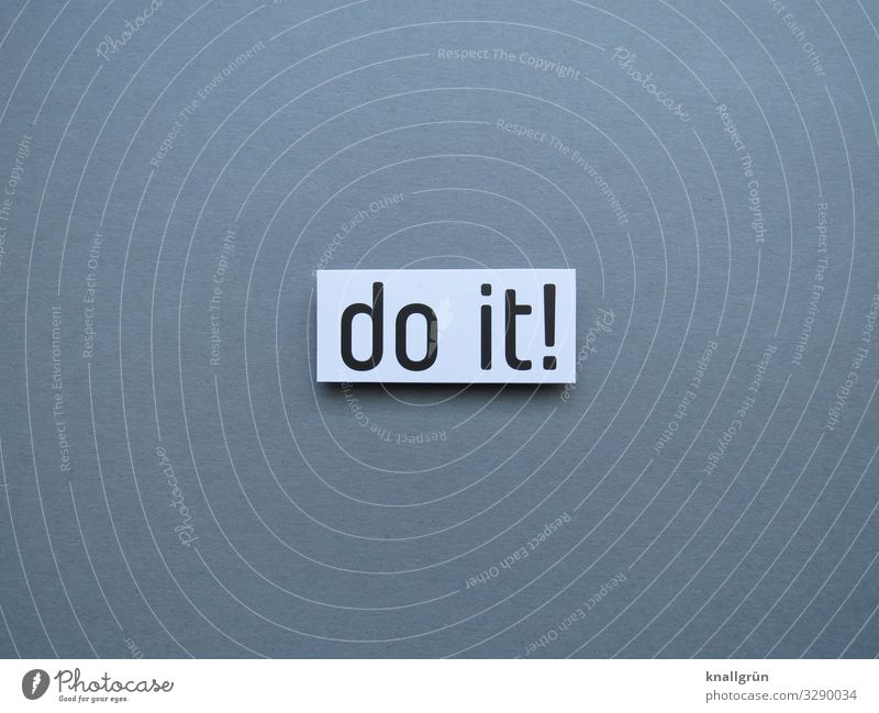 Do it! machen Tatkraft Motivation Tun Aktion Erwartung Aufforderung Energie Antrieb Entschlossenheit diszipliniert Buchstaben Wort Satz Sprache Englisch Text