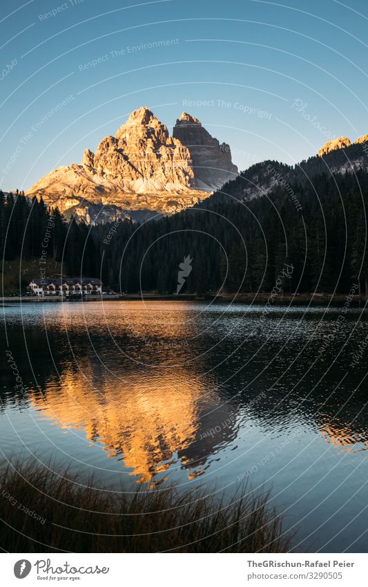 Sicht auf Tre Cime di Laveredo am Lago di Misurina See spiegeln Gebirge Berge u. Gebirge Tre Cime di Lavaredo ufer Abendstimmung Sonnenuntergang Südtirol