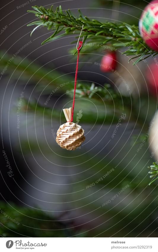 Weihnachtsdeko Strohkugerl Lifestyle Stil Feste & Feiern Weihnachten & Advent Pflanze Baum Tanne Nadelbaum Zweige u. Äste Weihnachtsdekoration Strohkugel