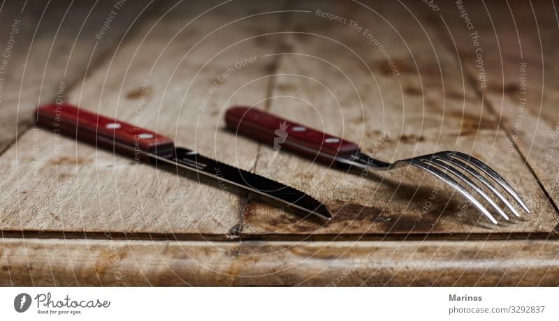 Messer und Gabel Essen Teller Besteck Tisch Restaurant Holz Metall Stahl glänzend Serviette Top Hintergrund rostfrei Utensil Konsistenz Aussicht Kulisse Silber