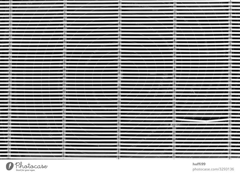 minimalistische Linienfassade mit einem Knick Bauwerk Architektur Mauer Wand Fassade ästhetisch elegant einzigartig Stadt grau schwarz Zufriedenheit Design