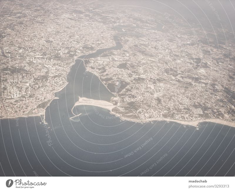 Heiter bis wolkig Landschaft Luft Wasser Erde Klimawandel Wetter Küste Bucht Dorf Fischerdorf Stadt Bauwerk Gebäude Architektur Verkehr Luftverkehr im Flugzeug
