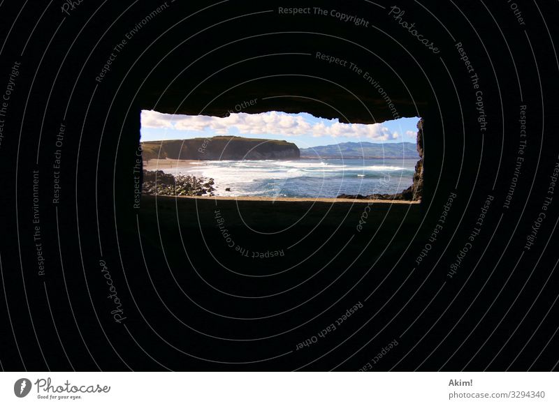 Durchsicht Landschaft Schönes Wetter Wellen Küste Strand Bucht Meer Insel Neugier Abenteuer Einsamkeit entdecken Überleben Überwachung Höhle Versteck natürlich