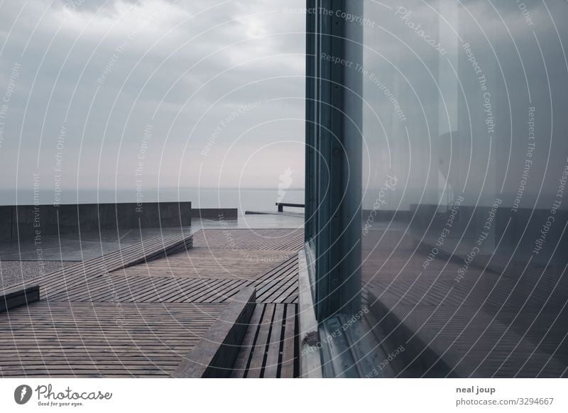 Reflecting the Grey Ferien & Urlaub & Reisen Strand Meer Natur schlechtes Wetter Sturm Regen Küste Nordsee Klitmoeller Dänemark Mauer Wand Terrasse Fenster Holz