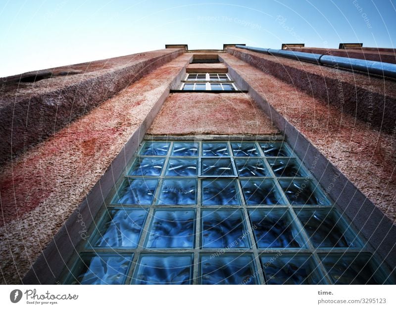 Halswirbelsäulentraining (30) Himmel Schönes Wetter Haus Industrieanlage Fabrik Mauer Wand Fassade Fenster Dach Fallrohr Glasbaustein Stein historisch hoch