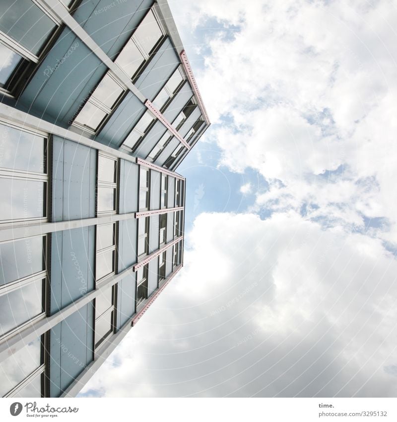 Halswirbelsäulentraining (32) Himmel Wolken Schönes Wetter Berlin Hochhaus Bauwerk Architektur Mauer Wand Fassade Stein Beton Glas Linie Streifen eckig hoch