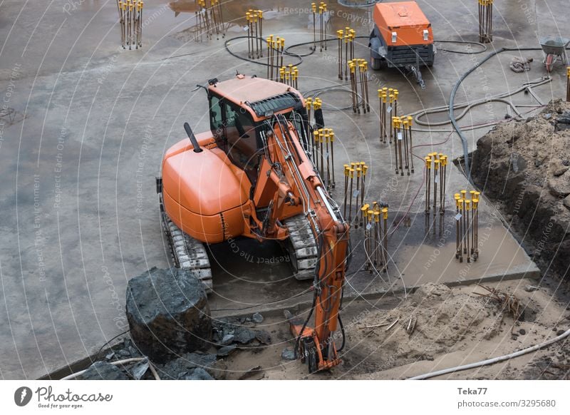 #Baustelle und Fundament Arbeit & Erwerbstätigkeit Beruf Handwerker Arbeitsplatz ästhetisch Industrie Bagger Farbfoto Außenaufnahme