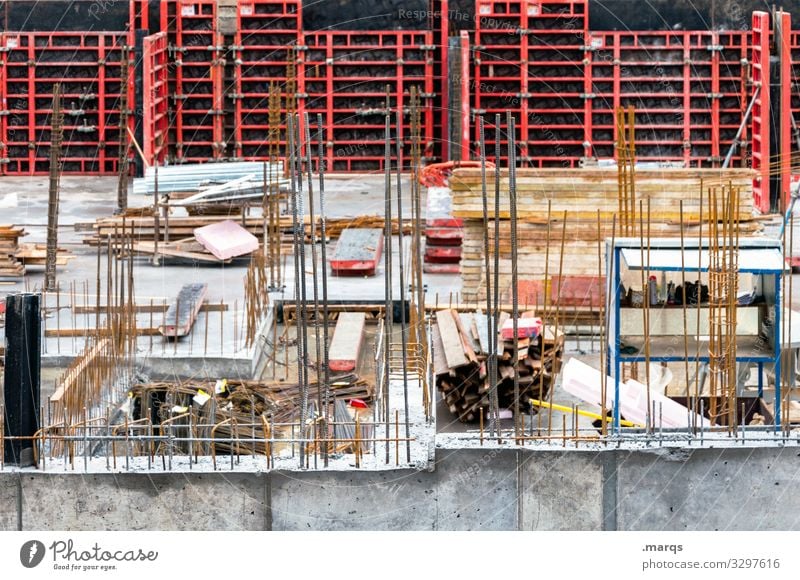 Aufbau Baustelle Handwerk Beton Fundament Stahlkonstruktion bauen Betonplatte Linien Tiefbau Bauarbeiter Teamwork Wirtschaft Handwerker rot Holz Aufschwung