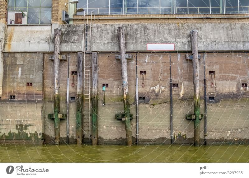 detail around Port of Hamburg Wasser Hafenstadt Bauwerk Gebäude Architektur Mauer Wand Fassade Backstein alt Steinmauer Hamburger Hafen seehafen deutschland